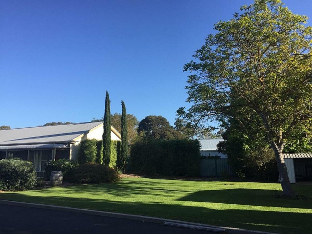 Alexander Cameron Suites Penola Kültér fotó